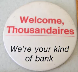 WILLKOMMEN, THOUSANDAIRES ~ WIR SIND IHRE ART VON BANK ~ BUTTON PIN ~ X - Bild 1 von 4