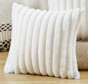 Funda de almohada decorativa de felpa de lana sintética MADIZZ 1 18x18 pulgadas crema - Imagen 1 de 5