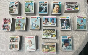 LOTE DE BÉISBOL 1977 TOPPS = 1550+ = BUILDER GROUP COMMONS & SOME STARS = 1550+TARJETAS - Imagen 1 de 8