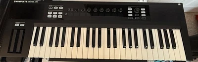 Native Instruments Komplete Kontrol S49 MK1 Midi Keyboard with deck saver - Image 1 of 2