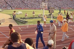 Foto diapositiva encontrada de 35 mm de los Juegos Olímpicos de 1984 Los Ángeles 35 La 87 T - Imagen 1 de 1