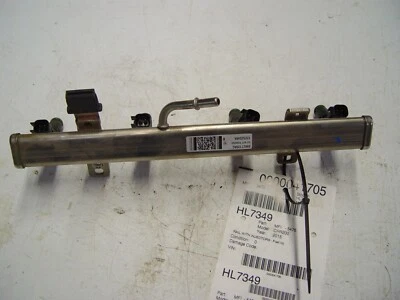 2015 2016 2017 Chrysler 200 Fuel Injector Rail, 2.4L Federal Emissions 4627120AC Foto 1 de 3