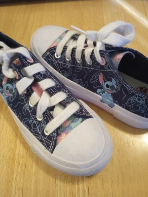 Tênis Disney Stitch Shoes Youth tamanho 2 plataforma cano baixo lona azul com cadarço - Imagem 1 de 4