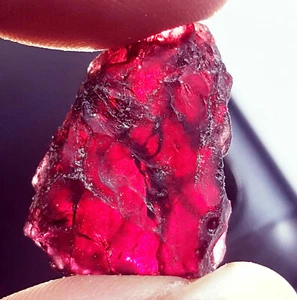 Piedra preciosa suelta granate rojo natural áspera 28,90 quilates con regalo gratis - Imagen 1 de 6