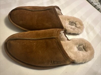 Chinelos masculinos Ugg de camurça forrados de pele de carneiro acolchoados tamanho 12 - Imagem 1 de 4