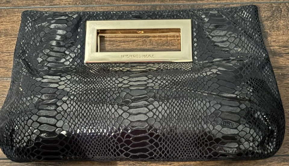 Bolso de mano grande Michael Kors Berkley en cuero pitón negro con herrajes dorados Foto 1 de 4