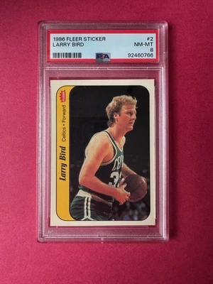 Pegatina Fleer Larry Bird 1986 #2 Salón de la fama PSA 8 Foto 1 de 2
