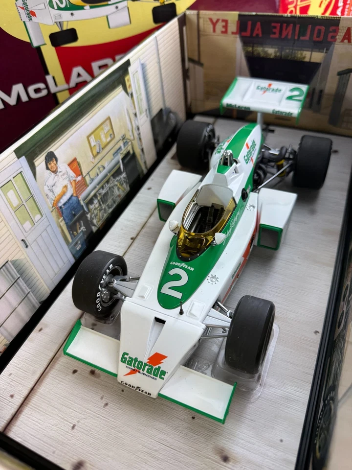 Carrusel 1:18 McLaren M16 Indianapolis 500 #2 Rutherford/McLaren 1975 Foto 1 de 4
