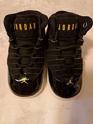 Zapatillas Jordan negras para niños talla US 5C Foto 1 de 4