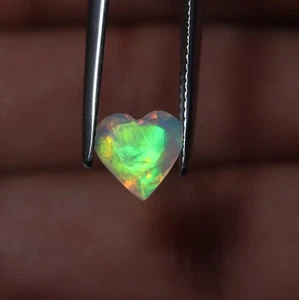 0.90 Cts 7.7 MM Natural AAA Flashy Green Yellow Fire Ethiopian Opal Heart Cut - Picture 1 of 6