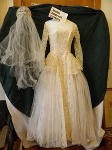LADIE'S WEDDING DRESS FROM 1956 IN ORIGINAL BOX-SEE PHOTOS FOR DETAILS - Picture 1 of 1