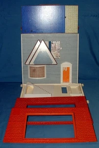 VINTAGE FISHER PRICE DOLL HOUSE - 1978 - INCOMPLETE - Picture 1 of 18