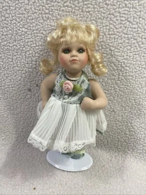 Muñeca de porcelana vintage. Muñecas. Juguete. Coleccionables. Muñeca de los años 80. Muñecas artísticas. Foto 1 de 4