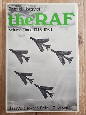 PICTORIAL HISTORY OF THE RAF Volume Three 1945-1969 Taylor/Moyes 1970 HCDJ ARCO - Image 1 of 4