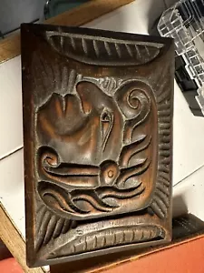Hand carved face antique wooden jewelry box with key hole - Picture 1 of 3