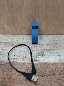Fitbit Charge Wireless Fitness Tracker Bracelet activity tracker Bracelet GUC - Picture 1 of 4