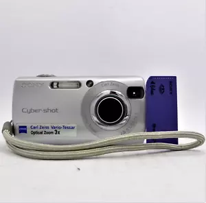 SONY CyberShot DSC-S40 Carl Zeiss 3x Fotocamera Compatta Vintage Digitale 4.1 Mp - Foto 1 di 24
