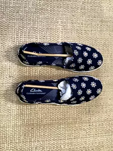 Clarks Cloudsteppers Canvas Slip-Ons Breeze Step Navy Daisy - Picture 1 of 11