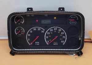 Cuadro de instrumentos Freightliner B2 2013 usado P#A22-66979-001 - Imagen 1 de 7