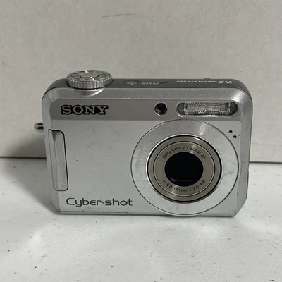Sony Cyber-shot DSC-S650 7.2MP Digital Camera - Silver - Image 1 of 4