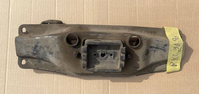 Поперечный элемент задней коробки передач для Triumph TR8 и TR7 5 скоростей - Изображение 1 из 2