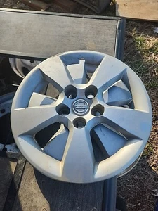 2007-2009 Nissan Quest Hubcap Hub Cap Center Cap 16" wheel Silver OEM - Picture 1 of 3