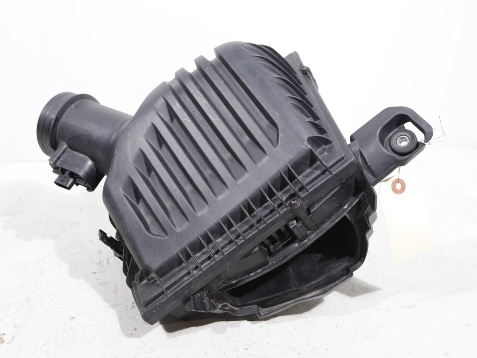 2016 - 2019 BMW X1 F48 2.0L ENGINE AIR CLEANER INTAKE W/ FILTER HOUSING BOX OEM - Image 1 of 4