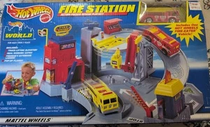Vintage Hot Wheels Fire Station Playset 89857 2000 W/ Firetruck New Never Open - Picture 1 of 5