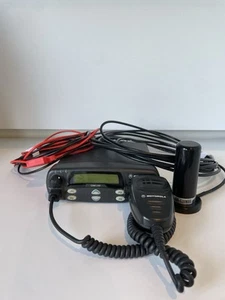 Motorola CDM1250 40W 64 Ch UHF (403-470) ~~ TESTED !!~~ *Free Programming~~ - Photo 1/6