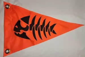 12"x 18" Triángulo JOLLY ROGER FISH Bandera de Seguridad ATV UTV KAYAK AERONAVE - Imagen 1 de 5
