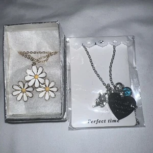 Kinder 2-teiliges Modeschmuck Konvolut - Gänseblümchen Halskette/ Ohrringe - Tanzkette - Bild 1 von 7