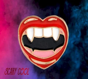 Nuevo Broche Punk Gótico Punk Retro Labios de Vampiro Boca Beso Corazón Halloween - Imagen 1 de 2