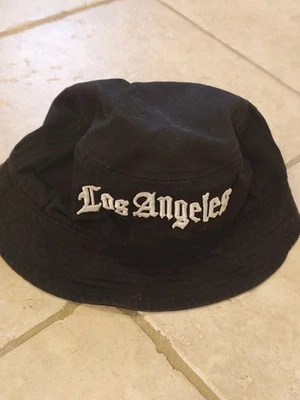 Sombrero de cubo bordado de Los Ángeles para niño/niño. Streetwear urbano. negro/blanco.  Foto 1 de 4