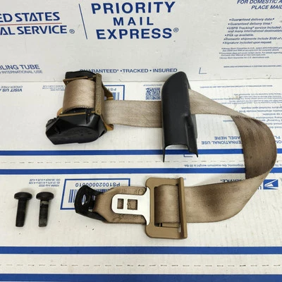✅96-00 CHRYSLER SEBRING CINTURÓN DE SEGURIDAD TRASERO IZQUIERDO OEM BEIGE TOSTADO Foto 1 de 4