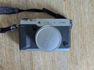 Fujifilm X30 12MP Digital Camera Black - Picture 1 of 4