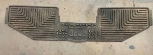 Alfombrilla de goma trasera genuina OEM 97-06 Jeep Wrangler TJ BRONCEADA Mopar #82204757 - Imagen 1 de 3