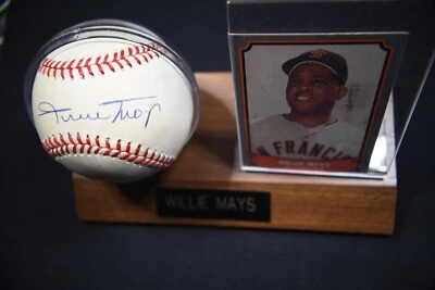 WILLIE MAYS AUTOGRAPHED BASEBALL IN CARD AND BASEBALL DISPLAY HOLDER (COA) - Image 1 of 3