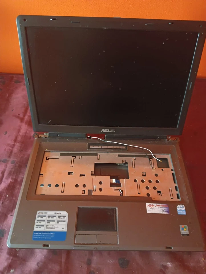 NOTEBOOK  ASUS X51L  AP034A Scocca superiore e inferiore ,Lcd e lcd perfetto - Immagine 1 di 4