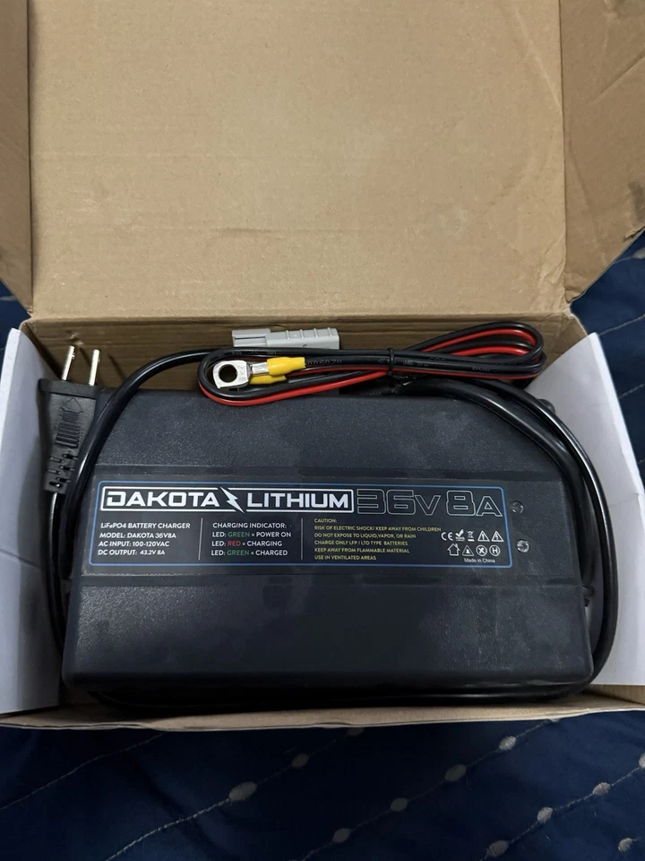 Dakota 锂 36V 8A LiFePO4 电池充电器 — 第 1/2 张图片