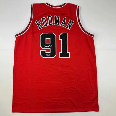 Camiseta masculina reimpressão vermelha fac-símile autografada Dennis Rodman Chicago tamanho GG - Imagem 1 de 4