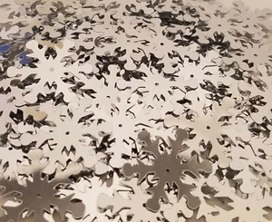 100 pcs Vintage Snowflake Sequins 25mm 1-Inch Metallic Silver for Sewing Crafts - Picture 1 of 3