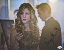 Arrow Emily Bett Rickards Autographed Signed 11x14 Photo COA #2