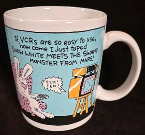 Hallmark Lustige Hase Kaffeetasse Becher Dumm Videorecorder Humorvoll Schneewittchen trifft Sumpf - Bild 1 von 8