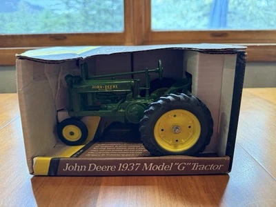 ERTL John Deere 1937 Model "G" Tractor 1/16 Scale New in Box #548 USA - Image 1 of 4
