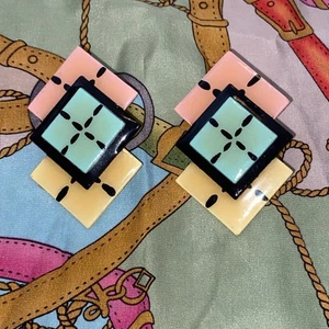 MAM’GEOMETRIC SQUARE SHAPES LAMINATED PIERCED EARRINGS MINT GREEN PEACH YELLOW - Picture 1 of 8