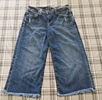 575 capri desgastado para mujer? Pantalones de mezclilla con dobladillo crudo talla 27 (29x20) Foto 1 de 4