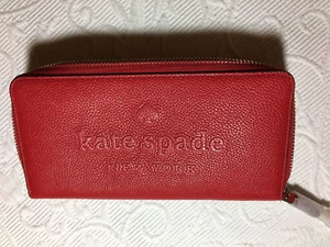 NEU MIT ETIKETT "KATE SPADE" LARCHMONT AVENUE NEDA UMLAUFENDER REISSVERSCHLUSS LEDER GELDBÖRSE - Hot Chili - Bild 1 von 5