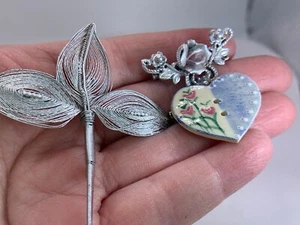 Lotto di 3 Spille Argento Porcellana Cuore Foglia Floreale San Valentino Foglia Floreale Vintage M-2064 - Foto 1 di 3