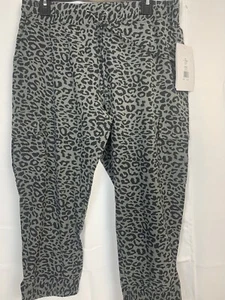 NWT kI pro performance womans joggers gray animal print capri Cargo size L - Picture 1 of 10