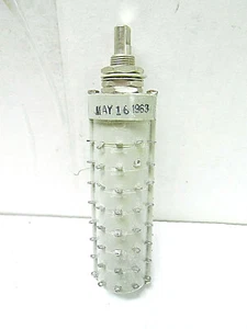 1900-8-88 JANCO INTERRUTTORE ROTATIVO, 5 AMPERE/ 115 VAC/ 3 AMPERE/ 28 VDC NUOVO VECCHIO MAGAZZINO - Foto 1 di 6